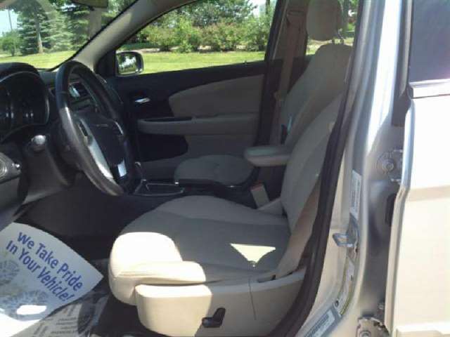 2012 Chrysler 200 Touring 4dr Sedan